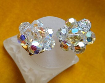 Aurora Borealis clip-ons/Cluster set vintage glass earrings/Rainbow clip-ons/Iridescent earrings/1950s French fashion/Wedding jewellery