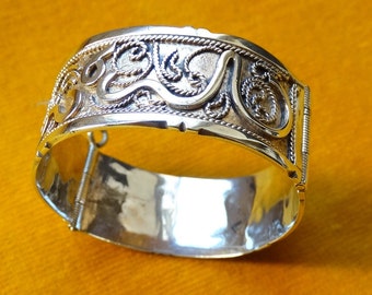 Silver Arabic cuff/Vintage Islamic bracelet/Arabic calligraphy clamper cuff/Wide silver bangle/Hinged arm bracelet/Mid century silver bangle
