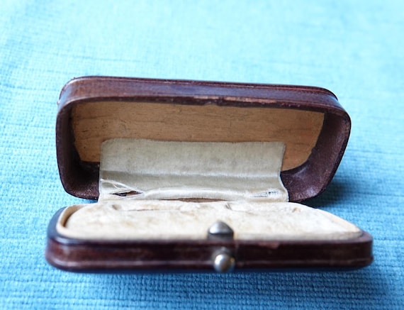 Antique double ring box/Leather presentation box … - image 3