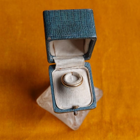 Antique ring box/Presentation box for ring/Leathe… - image 19