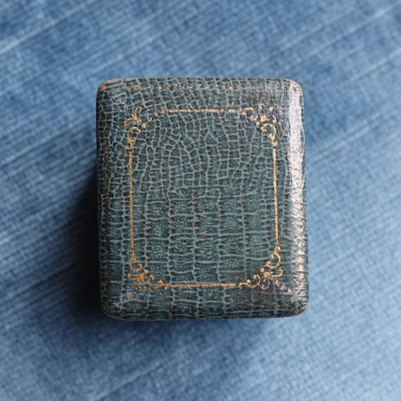 Antique ring box/Presentation box for ring/Leathe… - image 16