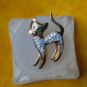 Cat brooch/Rhinestone cat brooch/Green eyed cat/Cat lover gift/NV jewellery/Broche chat/Cute cat pin with green eyes