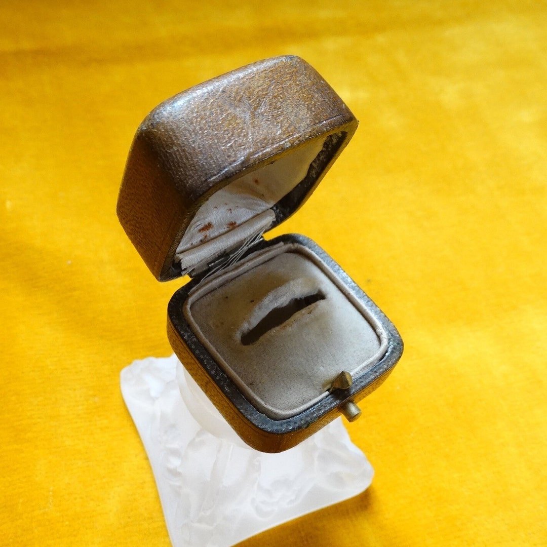 Vintage Ring Box/leather Presentation Box for Ring/leather, Silk