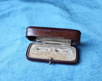 Antique double ring box/Leather presentation box for rings initials R R/Leather wedding rings box/Imperfect. Needs lining in lid/Stage prop