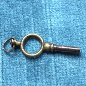 Antique watch key/Small size watch key/Pocket watch winder/Clé à montre de gousset/Key for fob watch/French watch key/Stage prop/Steam punk