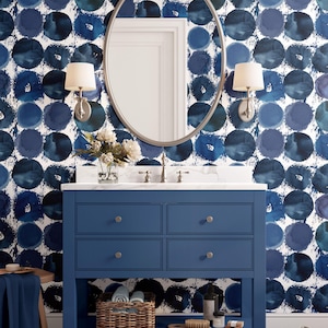 Indigo Dots Modern Tapet - Peel Stick eller Traditionellt Blått Akvarellmönster Modern Heminredning