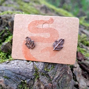 Oak leaves earrings, cute small nature earrings,  copper cottagecore jewellery,  handmade copper earrings, comfy studs, everyday wear