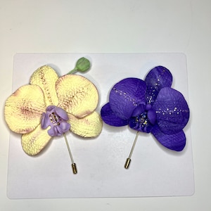 Broche orchidée faite main en argile polymère : épingle fleur violette ou jaune