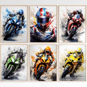 Op de afbeelding: Zes aquarellen van motorcoureurs in actie. Elk schilderij toont een motorfiets en een coureur in een andere kleur, met spatten verf en waterdruppels op de achtergrond.