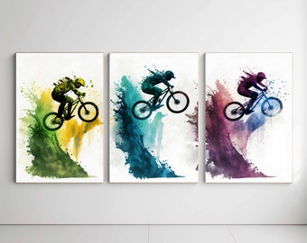Puede incluir: Tres acuarelas de una persona montando una bicicleta de montaña. Las pinturas son en verde, azul y morado.
