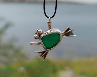 Sterling silver unique pendant, with natural green Agate, a handmade frog pendant!
