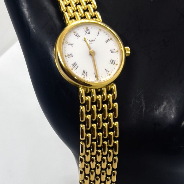 Elegant Vintage Chopard Ladies Watch in 18K Yellow Gold Classic Luxury Timepiece