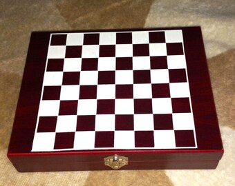 Juego con accesorios para vino y ajedrez
