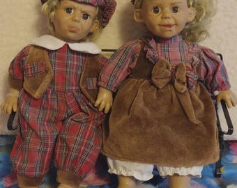 2 muñecas en el pastel