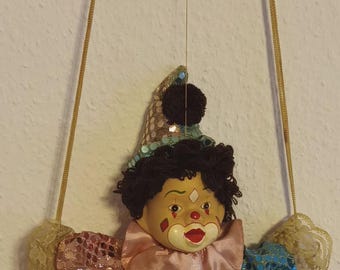 Payaso en un columpio, cerámica, decoración.