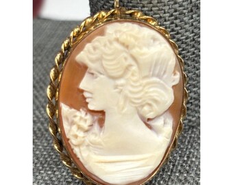 Vintage Left Facing 14K Gold Filled Hand Carved Shell Cameo Brooch Pendant