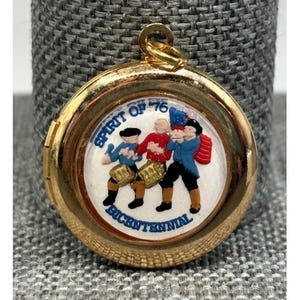VTG Spirit of '76 Bicentennial Locket Pendant Patriotic Charm Gold Tone