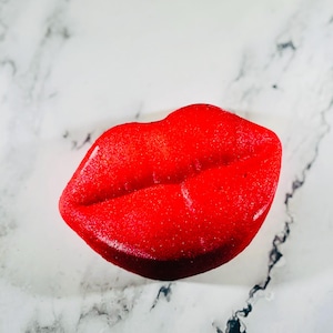 Lips Bath Bomb | Lips | Make Up Gift | Beautiful Plump Lips Bath Bomb | Fun in the tub Lip Bath Bomb | Pick your favorite scent lips