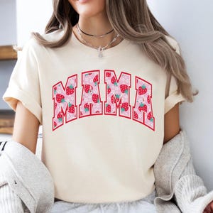 mama shirt, strawberry mom shirt, cute mom shirt, mother's day gift, mom life tee, aesthetic mama shirt, fruit graphic tee, mom graphic tee, pastel t-shirt, gift for mom, summer mom tee, pregnancy announcement shirt, mama t-shirt
