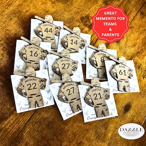 Pin de béisbol, pin de béisbol personalizado, regalo para jugador de béisbol, regalo para mamá de equipo, etiqueta de nombre de béisbol personalizada, botón grabado, regalo para entrenador de béisbol