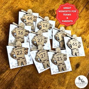 Baseball Pin, personalisierte Baseball Pin, Baseballspieler Geschenk, Team Mom Geschenk, benutzerdefinierte Baseball Namensschild, gravierter Knopf, Baseballtrainer Geschenk