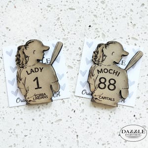 Spilla da giocatore di softball, spilla da softball personalizzata, regali di softball per giocatori, regalo per la mamma della squadra, targhetta con il nome di softball, regali di squadra, regali incisi