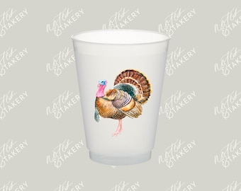 Op de afbeelding: Een matwitte plastic beker met een gedetailleerde aquarelillustratie van een kalkoen. De vogel heeft bruine, beige en zwarte veren met een felroze en blauwe nek. De beker heeft een taps toelopende cilindrische vorm met een gladde rand.