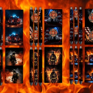 Puede incluir: Conjunto de 10 bolígrafos negros con diferentes diseños de temática de bomberos. Los diseños incluyen un bombero sosteniendo una bandera estadounidense, un camión de bomberos y un casco de bombero con las palabras "Fire Rescue".