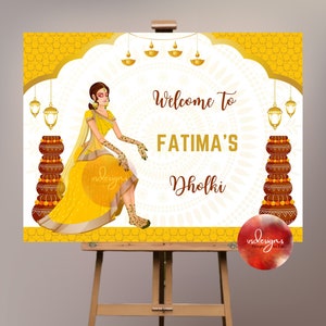 Może przedstawiać: Ozdobny znak na sztaludze z napisem "Welcome to Fatima's Dholki". Znak ma żółty i biały wzór z ilustracją kobiety w żółtej sukience, a także tradycyjną indyjską ceramiką i wiszącymi lampionami.