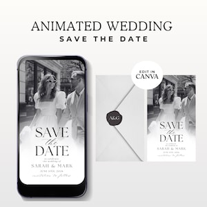 以下が含まれることがあります： 「ANIMATED WEDDING SAVE THE DATE」の文字が入った白黒の結婚式の招待状。カップルの写真、黒いシールが付いた白い封筒、招待状を表示する電話が特徴です。