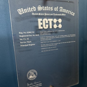 Puede incluir: Un certificado de registro de marca comercial azul y blanco. El certificado es para "ECT", que representa Energy Control Technologies, Inc. El certificado es de la Oficina de Patentes y Marcas de los Estados Unidos y se registr&oacute; el 16 de octubre de 2018.