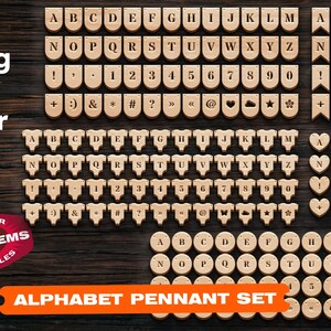 Pode incluir: Um conjunto de 260 arquivos vetoriais de corte para artesanato. Os arquivos incluem letras do alfabeto, números, sinais de pontuação e símbolos em uma variedade de estilos. Os arquivos estão disponíveis nos formatos .eps, .svg, .ai, .cdr e .dxf. A imagem mostra um fundo de madeira com os arquivos exibidos em diferentes estilos, incluindo bandeiras, círculos e macacões de bebê.