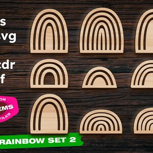 K&ouml;nnte beinhalten: Neun Holz-Regenbogen-Schnittdateien in verschiedenen Gr&ouml;&szlig;en und Designs. Die Regenbogen bestehen aus hellem Holz und sind auf einer dunklen Holzoberfl&auml;che angeordnet. Der Text enth&auml;lt Dateierweiterungen und "Rainbow Set 2".