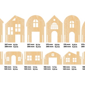 Op de afbeelding: Set van 10 lasergesneden houten huisvormen, perfect voor knutselen en decoreren. Elk huis is ongeveer 20 cm hoog en 18 cm breed. De huizen zijn gemaakt van natuurlijk hout en hebben verschillende ontwerpen, waaronder een kasteel, een schuur en een traditioneel huis.