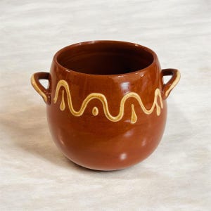 Vintage Höganäs Keramik Krus – Swedish Redware Pot, Squiggle Slip Pattern, Signed KN