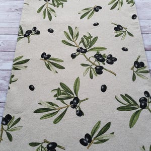 Bordlöpare ''Oliver'' Helfodrad och robust. Matchande servetter finns. Handgjord