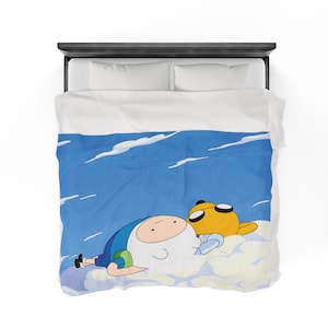 Czas przygody Finn i Jake Cloud Art Velveteen Pluszowy koc - Prezenty dla miłośników Cartoon Network, Uroczy wzór narzuty na łóżko, Estetyczny wystrój sypialni