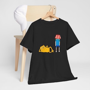 Camiseta unisex de algodón grueso de Hora de Aventuras: Finn y Jake se esconden en la casa de Marceline, regalo para amantes de Cartoon Network, camisetas divertidas con diseño personalizado.