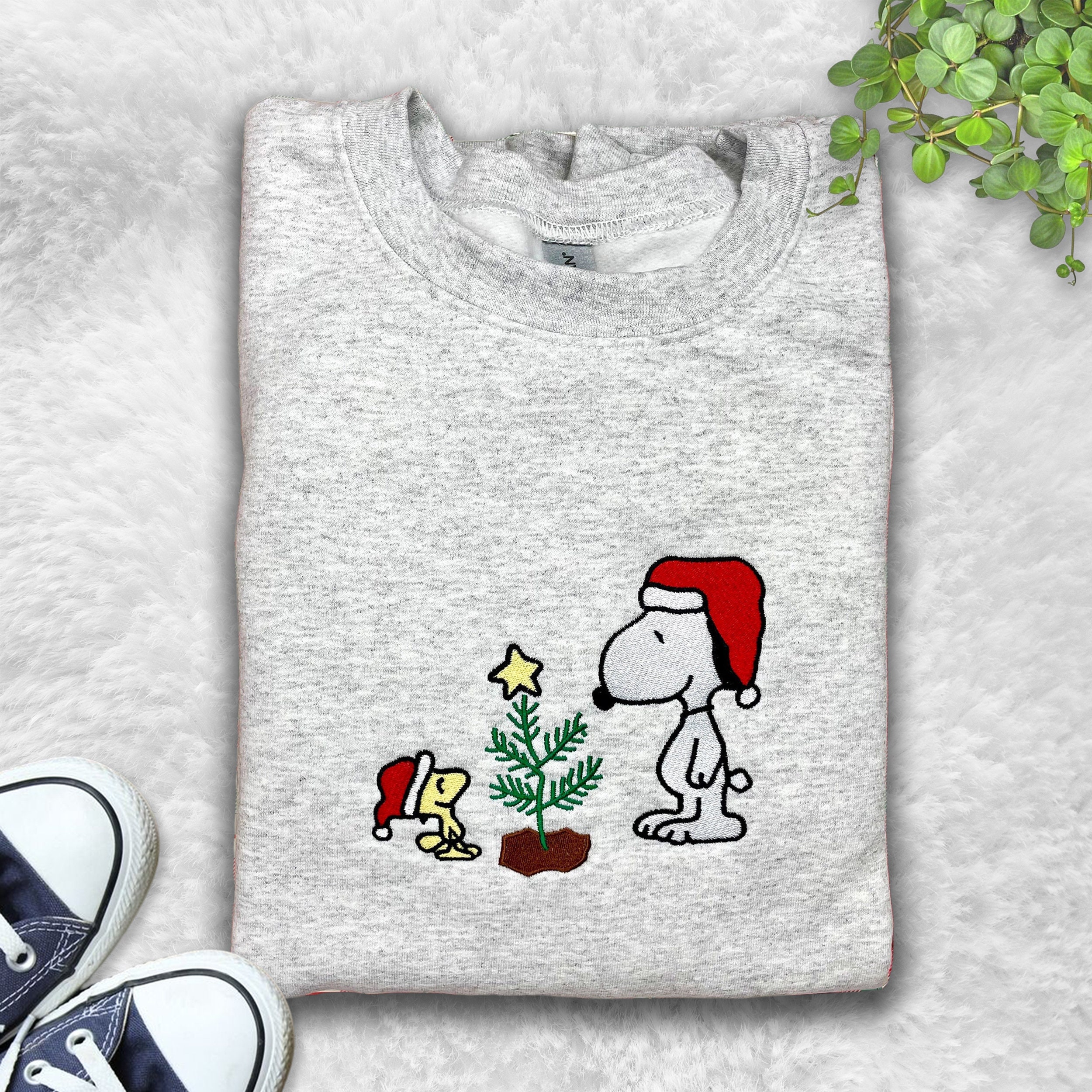 NBA Chicago Bulls White Red Snow Snoopy Dabbing The Peanuts Ugly Christmas  Sweater Unisex Sweater