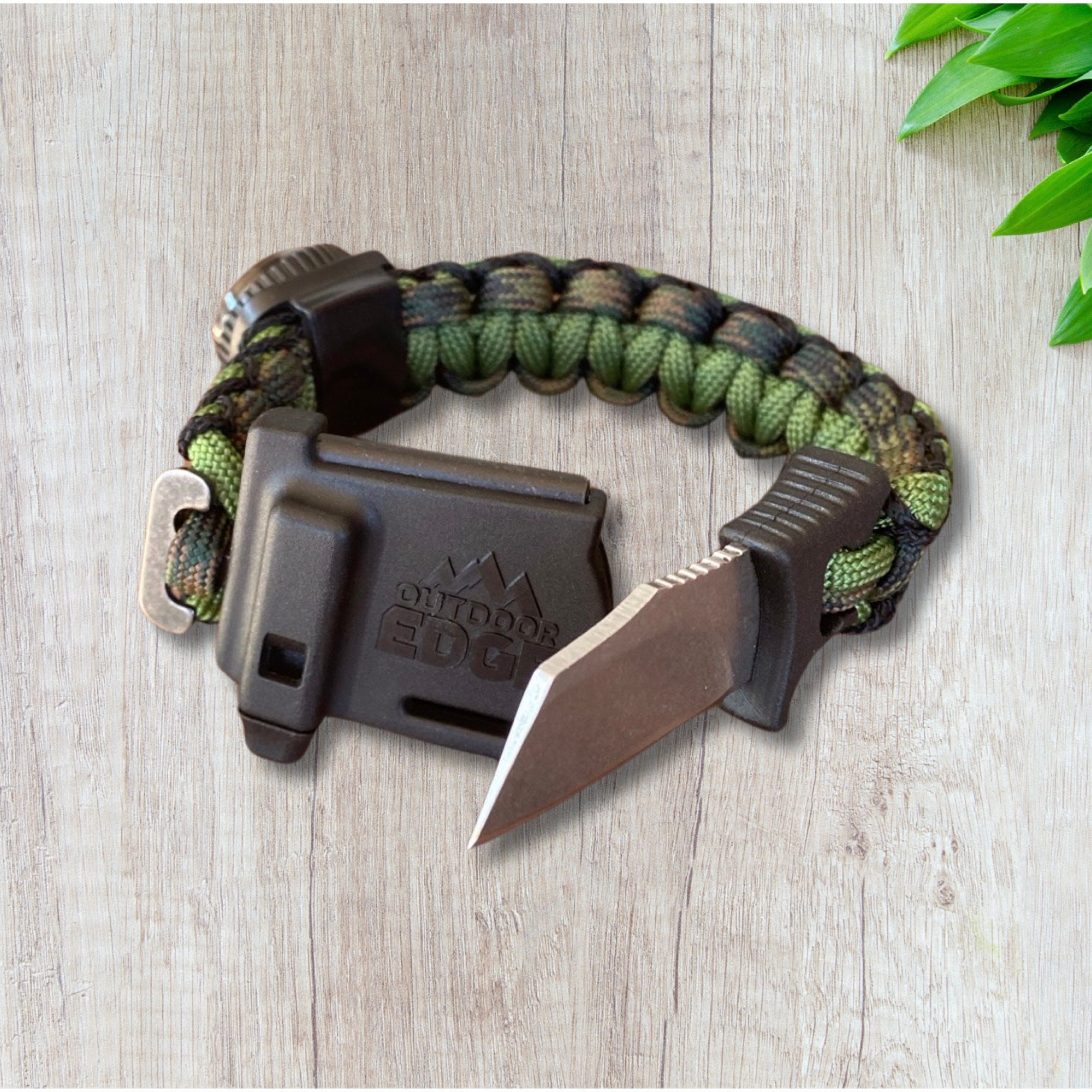 Paracord Ultimate Survival Bracelet With Outdoor Edge Survival