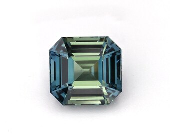Natürlicher Saphir im Smaragdschliff mit einem Hauch von Gelb | 1.555 ct | Loser Saphir | In der Erde abgebauter Saphir
