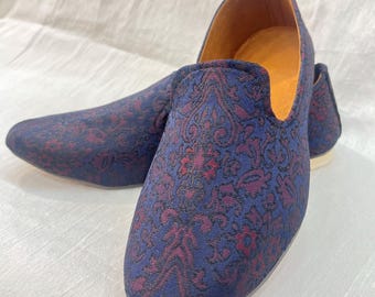 Indian Wedding Shoes: Embroidered Groom Mojari Jutti