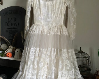 Vintage wedding dress size extra small cream lace American brand midi length petite goth gothic Victorian antique retro cottagecore party