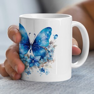 Blauwe vlinder en bloemen mok