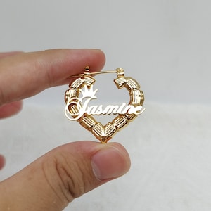 Boucles d'oreilles personnalisées en bambou pour bébé, boucle d'oreille prénom en bambou, boucle d'oreille coeur en bambou, boucle d'oreille prénom enfant, boucles d'oreilles en or, bijoux plaque signalétique pour cadeau pour tout-petit