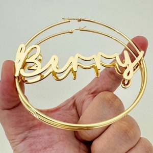 Benutzerdefinierte große Hoop Ohrringe, Gold Name Ohrring, personalisierte Ohrringe, Name Hoop Ohrringe, Frauen Name Ohrring, minimalistische Creolen, Name Schmuck, Geschenke