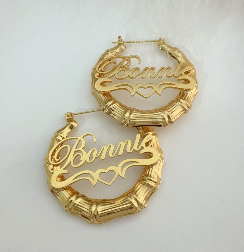 Pendientes de bambú con nombre personalizado, pendientes con nombre de oro, pendientes de aro delicados minimalistas, pendientes con placa de nombre, pendientes personalizados, regalos de joyería personalizados imagen 6