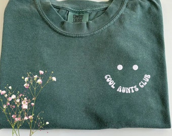 Embroidered Cool Aunt Club Sweatshirt, Custom Minimalist Cool Aunt Club Comfort Colors Shirt with Names Text or Initial on Sleeve (optional)