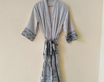Abstract Black & White Vintage Silk Sari Kimono Robe: Beach Cover Up