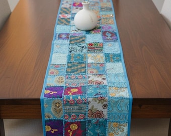 Chemin de table fait main en patchwork Khambadiya : décoration bohème en coton brodé